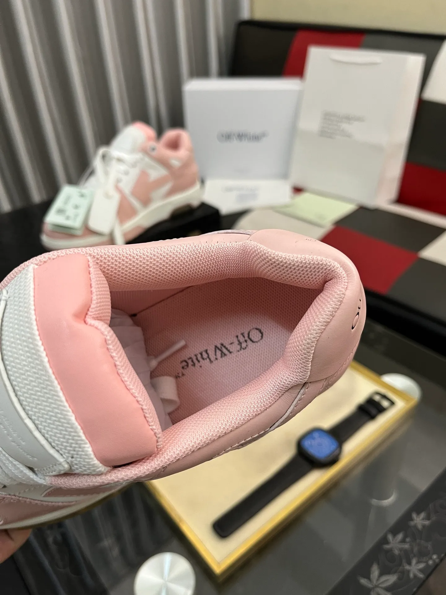 Men's shoes 💰600⌚️⌚️ OFF-White C/O VirGil Abloh fashionable and versatile casual shoes. Exclusive first release of the new model. Made of environmentally friendly cowhide leather and mesh fabric upper material. The insole is embedded with foam cushioning EVA material. The correct midsole is equipped with EVA lightweight cushioning. External tooth nail rubber outsole. The correct accessories can be customized simultaneously. Women's model: 35-40 Men's model: 39-45